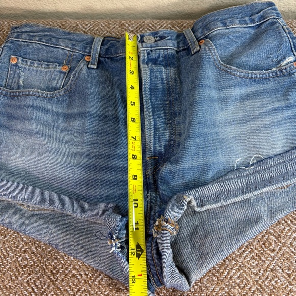 Levi's 501 Button Fly Distressed Cuffed Raw Hem Medium Wash Shorts Women's Sz 31 - Picture 12 of 12
